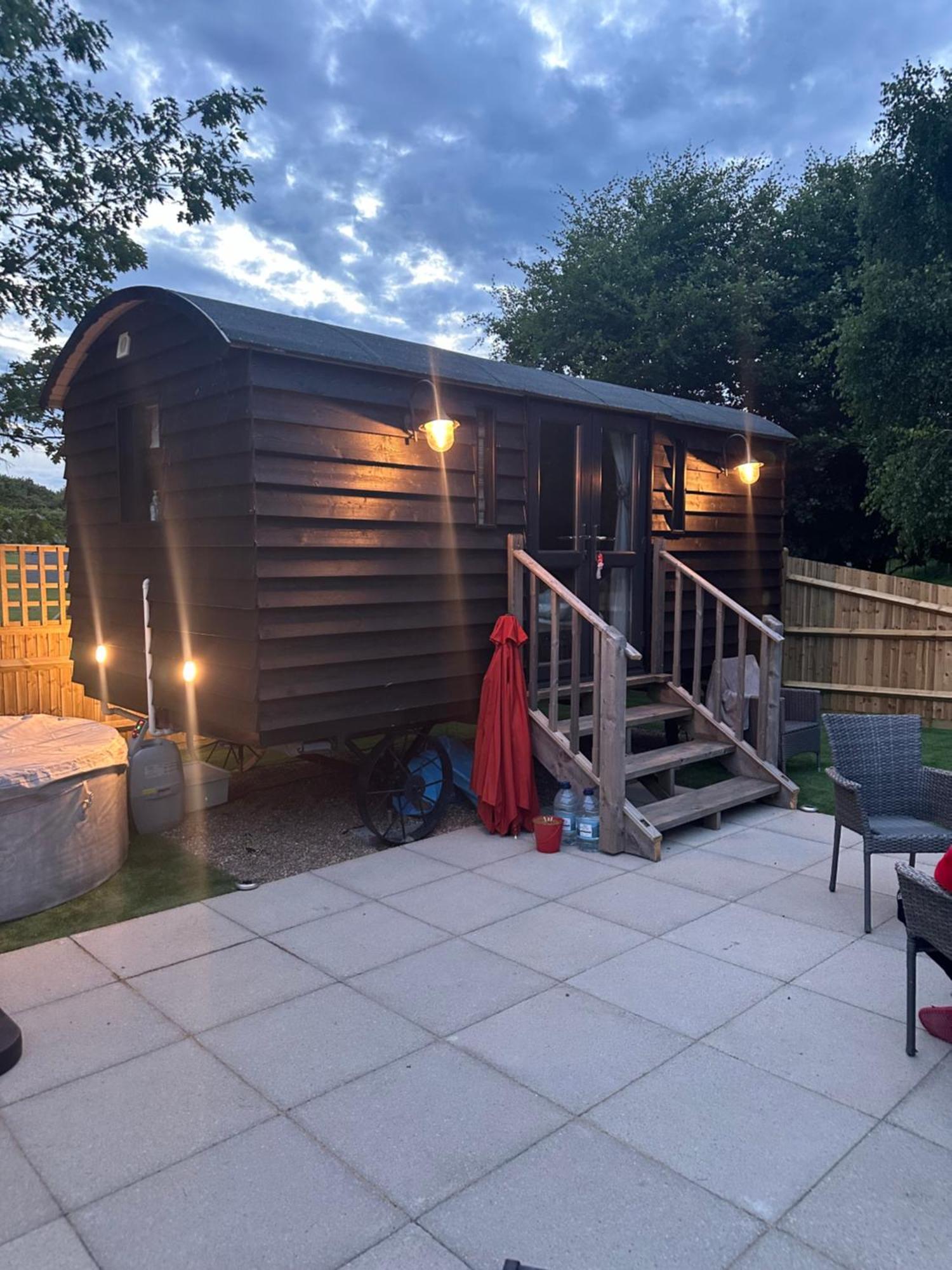 Chalet A Snuggle Hut Faversham